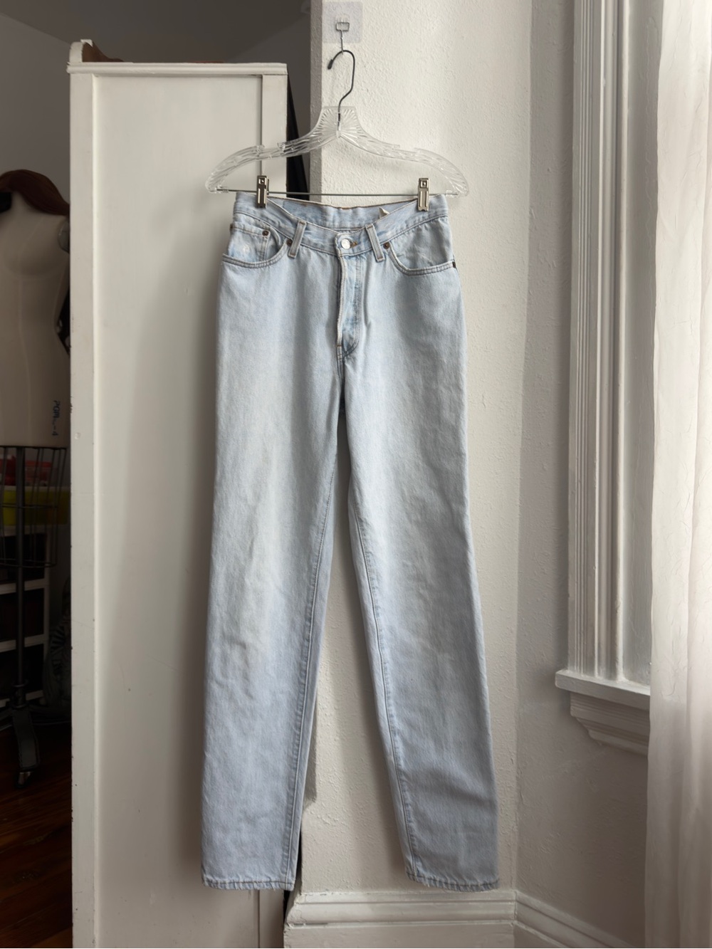 Vintage 80s Levi’s women’s 17501-0133 jeans 26x31 100% cotton button fly